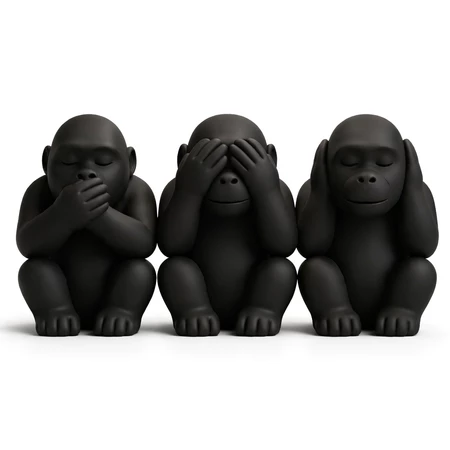 Trio de esculturas pretas de macacos
